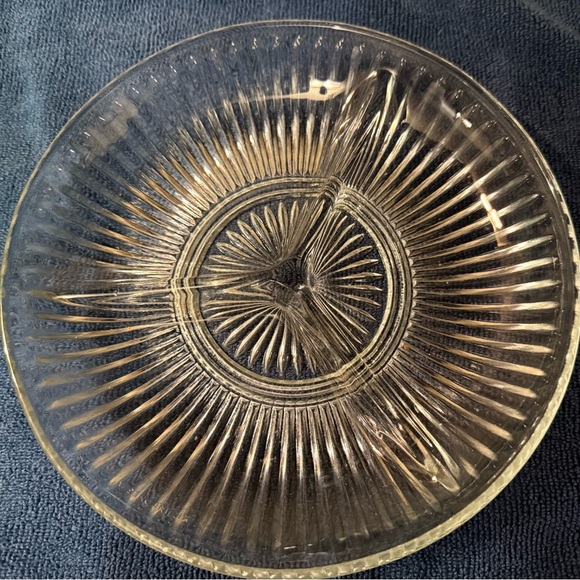 KIG Indonesia clear glass dinner plate or appetizer starburst pattern. Vintage - Picture 2 of 5